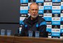 Mano assume parcela de culpa em goleada sofrida pelo Grêmio, mas cobra jogadores: "Não pode abrir mão de jogar"