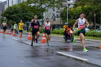 O atleta caxiense Jardel Paim, 29 anos, foi campeão da etapa Sul do Campeonato Brasileiro de corridas de rua, disputada no sábado (2), em Florianópolis, Santa Catarina. O corredor participou da prova de uma milha, que equivale a 1.609 metros.<!-- NICAID(16278829) -->