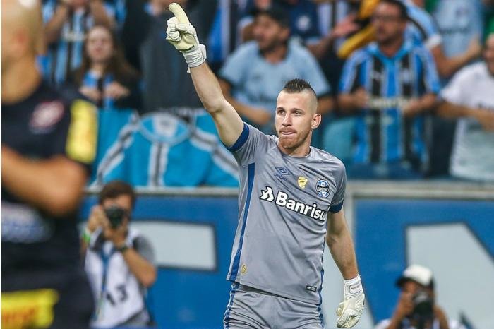 Fora do jogo contra o Aragua por lesão, Paulo Victor ainda está nos planos do Grêmio