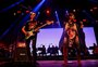Beto Lee homenageia a mãe, Rita Lee, em show em Porto Alegre: "Vamos celebrar, porque a vida é curta"