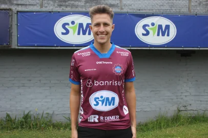 O Caxias anuncia a contratação do atacante Richard de 25 anos para compor o elenco grená na Temporada de 2025.<!-- NICAID(15922886) -->