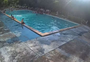 Imagens obtidas pela polícia mostram menina em piscina de clube e tentativa de resgate após afogamento