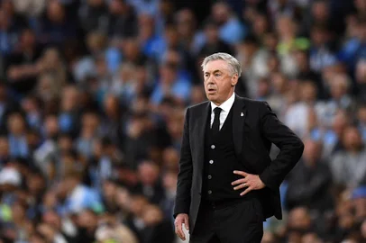 Real Madrid's Italian coach Carlo Ancelotti reacts during the UEFA Champions League second leg semi-final football match between Manchester City and Real Madrid at the Etihad Stadium in Manchester, north west England, on May 17, 2023. (Photo by Oli SCARFF / AFP)Editoria: SPOLocal: ManchesterIndexador: OLI SCARFFSecao: soccerFonte: AFPFotógrafo: STF<!-- NICAID(15431635) -->