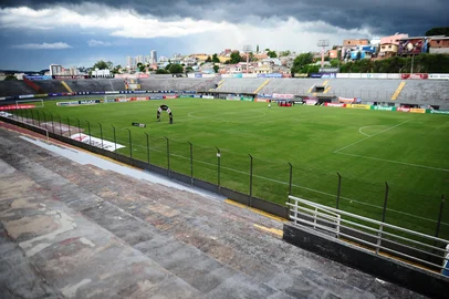 CAXIAS DO SUL, RS, BRASIL, 01/02/2025. Caxias x Juventude, clássico Ca-Ju de número 289. A disputa comemora 90 anos e foi chamada de Clássico da Paz pelos presidentes dos clubes. Jogo é valido pela quarta rodada do Campeonato Gaúcho 2025 (Gauchão SuperBet) e realizado no estádio Centenário. (Porthus Junior/Agência RBS)<!-- NICAID(15967095) -->