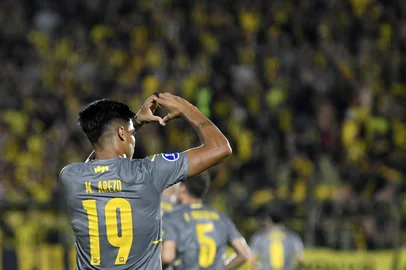 Penarol's forward Matias Arezo celebrates after scoring a goal during the Copa Sudamericana first stage football match between Uruguay's River Plate and Uruguay's Peñarol, at the Domingo Burgueño stadium in Maldonado, Uruguay, on March 7, 2023. (Photo by Pablo PORCIUNCULA / AFP)Editoria: SPOLocal: MaldonadoIndexador: PABLO PORCIUNCULASecao: soccerFonte: AFPFotógrafo: STF<!-- NICAID(15810742) -->