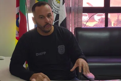 Delegado Thiago Carrijo<!-- NICAID(16283519) -->