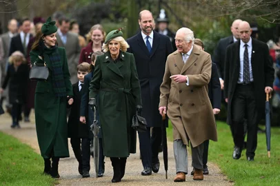 King Charles III, Queen Camilla, members of the royal family attend Christmas Day church serviceBritain's King Charles III, Britain's Queen Camilla, Britain's Prince William, Prince of Wales Britain's Catherine, Princess of Wales and Britain's Prince Louis of Wales react upon arrival to attend the Royal Family's traditional Christmas Day service at St Mary Magdalene Church in Sandringham, Norfolk, eastern England, on December 25, 2024. (Photo by Oli SCARFF / AFP)Editoria: HUMLocal: SandringhamIndexador: OLI SCARFFSecao: imperial and royal mattersFonte: AFPFotógrafo: STF<!-- NICAID(15942016) -->