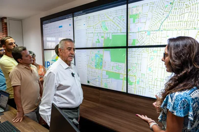Prefeito de Canoas, Nedy de Vargas assina ordem de início de operação de PPP da iluminação.<!-- NICAID(15684750) -->