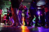 ALVORADA, RS, BRASIL, 13-11-2025:  O Cortadinho de Alvorada: A prática da  dança do cortadinho surgiu nos bailes dos anos 1970, em Alvorada, tendo como base o tango, a lambada e as danças de salão. Hoje, é patrimônio cultural imaterial de Alvorada e Relevante Interesse Cultural do RS. Foto: Renan Mattos / Agência RBS<!-- NICAID(16169462) -->