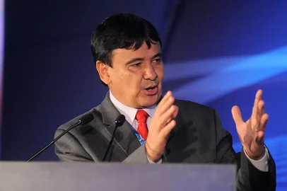 O governador do Piauí, Wellington Dias, participa de debate sobre energia eólica no país, durante a 6ª edição do Brazil Windpower (Fernando Frazão/Agência Brasil)