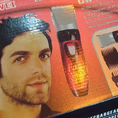 B.J. Novak, de "The Office", descobre que tem foto estampando produtos no mundo inteiro<!-- NICAID(14926661) -->