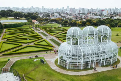 Drone Cidade de Curitiba. Foto: ri / stock.adobe.comFonte: 419696921<!-- NICAID(15375802) -->