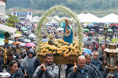 Mais de 50 mil devotos participam das celebrações de Nossa Senhora de Caravaggio em Canela <!-- NICAID(16046087) -->