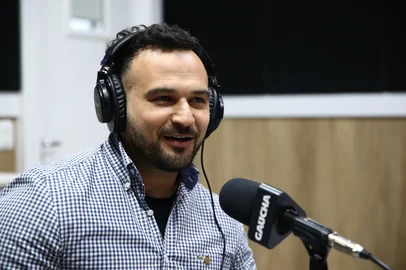 Porthus Junior / Agencia RBS CAXIAS DO SUL, RS, BRASIL, 23/10/2025. Chiquinho Corsetti, vice-presidente de futebol da SER Caxias, participa do programa Show dos Esportes no estúdio da Rádio Gaúcha Serra. (Porthus Junior/Agência RBS)<!-- NICAID(16152841) -->