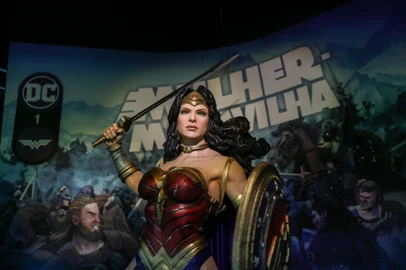 PORTO ALEGRE, RS, BRASIL - 2024.10.28: Exposição dos heróis da DC Comics (Foto: Renan Mattos/ Agência RBS)<!-- NICAID(15901629) -->
