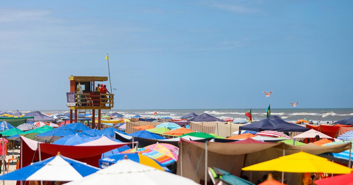 Com onda de calor no RS, veranistas aproveitam beira-mar em Capão da ...