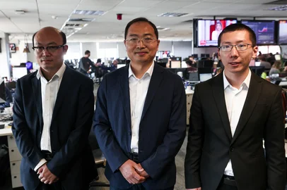 PORTO ALEGRE,RS,BRASIL, 08-07-2025: Executivos da Sinomach, empresa chinesa de tecnologia. Na foto: Sun Zhansheng (E), Li Wei (C) e Jia Bo (D). Foto: Jonathan HEckler/Agência RBS<!-- NICAID(16075848) -->