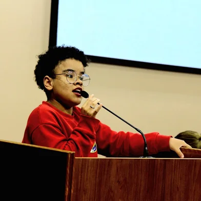 Ana Júlia Alves, estudante secundarista da Escola Estadual de Ensino Médio Evaristo De Antoni e integrante da União da Juventude Socialista (UJS) durante seminário da UFRGS em Caxias do Sul<!-- NICAID(15913343) -->