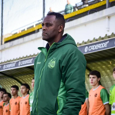 Juventude x Botafogo pelo Brasileirão Sub-17. Na foto, o auxiliar Rafael Muçamba<!-- NICAID(16100744) -->