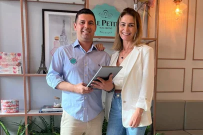 Le Petit Macarons / Divulgação Valquiria de Marco e Roger Righi Coelhom, proprietários da Le Petit Macarons, de Bento Gonçalves.<!-- NICAID(16169518) -->