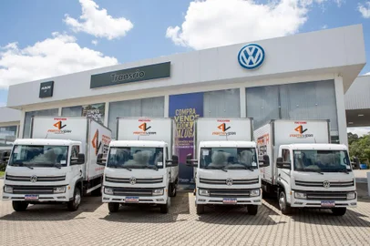 Especialista em transporte de cargas fracionadas e químicas, a Transportes Pratavera, de Nova Prata, adquiriu recentemente 16 novos veículos da unidade da Transrio, de Caxias do Sul. O investimento foi de R$ 5 milhões por meio de transação comercial com a rede de concessionária de caminhão e ônibus MAN/Volkswagen. <!-- NICAID(14961602) -->