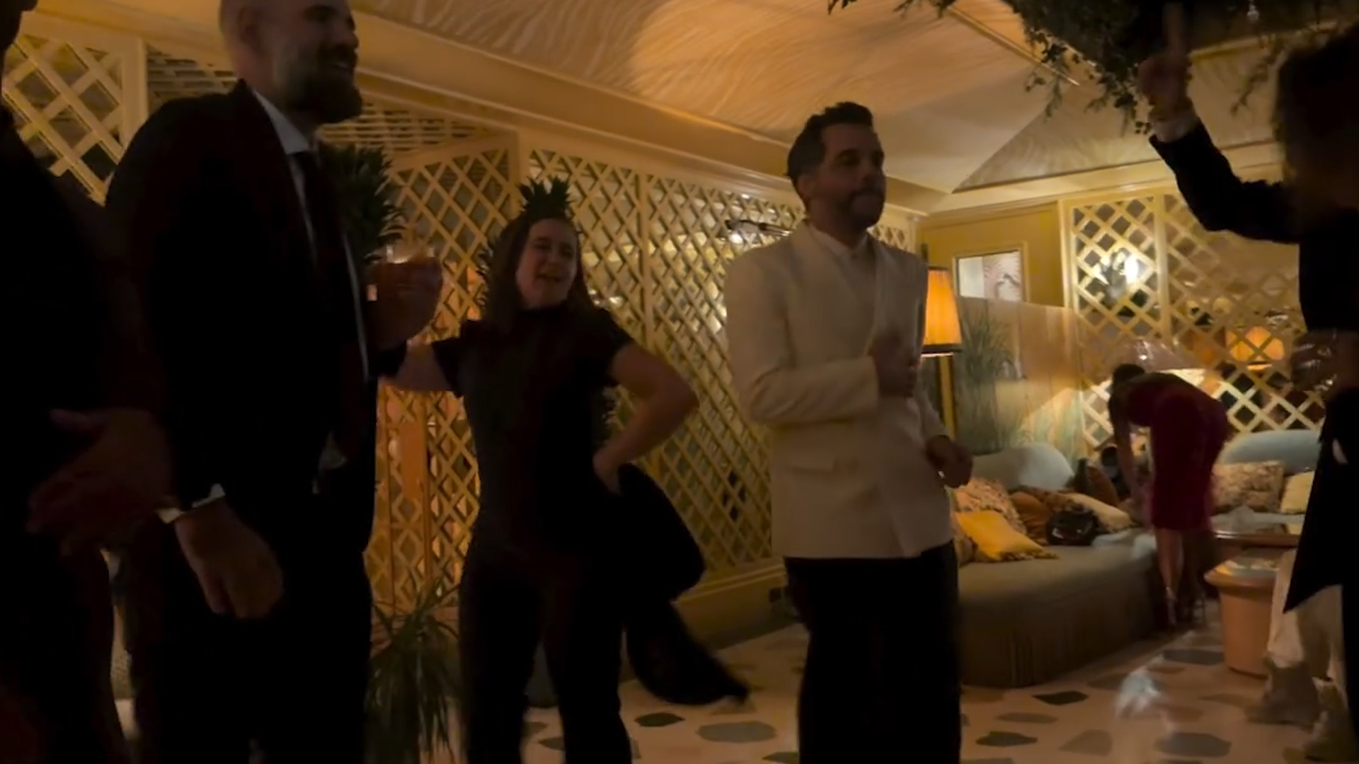 Wagner Moura e equipe de "O Agente Secreto" caem no samba ap&oacute;s conquistas no Globo de Ouro