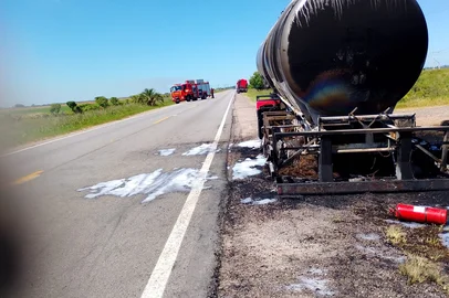 caminhão pega fogo na br