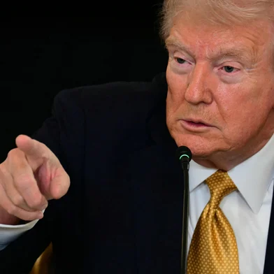 US President Donald Trump speaks during a law enforcement roundtable in the State Dining Room of the White House on October 23, 2025 in Washington, DC. (Photo by Jim WATSON / AFP)Editoria: POLLocal: WashingtonIndexador: JIM WATSONSecao: politics (general)Fonte: AFPFotógrafo: STF<!-- NICAID(16152706) -->