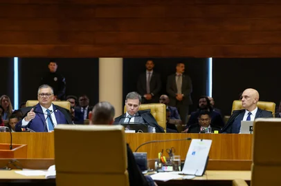 Gustavo Moreno / STF BRASÍLIA, DF, BRASIL, 15-09-2026: O plenário do Supremo Tribunal Federal (STF) se reúne nesta terça-feira (15) para analisar relatório sobre a ligação do ministro Alexandre de Moraes com o banqueiro Daniel Vorcaro, ex-dono do Banco Master, e decidir se o ministro será investigado. Na corte, espera-se que as tensões cheguem ao ápice, sem espaço para pacificação. Ao iniciar a sessão, o presidente do STF, Edson Fachin, mencionou o período difícil pelo qual passa a corte e destacou que o Supremo não deve julgar pessoas, mas, sim, fatos. "A decisão pertence ao plenário, não a um ministro individualmente", declarou. O procurador Paulo Gonet, que foi citado por Vorcaro em mensagens, também participa da sessão. Foto: Gustavo Moreno/STFIndexador: Gustavo Moreno/STF<!-- NICAID(16366439) -->