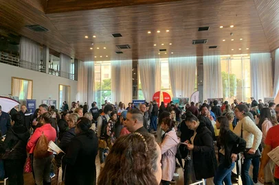 Primeira edição de 2025 do Café com Emprego tem participação de 51 empresas e mais de mil vagas<!-- NICAID(16012319) -->