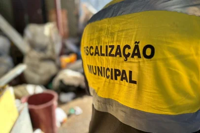 Ferro-velho é interditado pela segunda vez no ano durante operação na zona norte de Porto Alegre - Foto: Secretaria Municipal de Segurança/Divulgação<!-- NICAID(15452500) -->