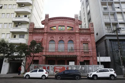 PELOTAS, RS, BRASIL - 2025.04.16 - Fechado desde 2010, o histórico Teatro 7 de Abril, em Pelotas, passa por reformas e obras para reabertura. Construído 1834, é um dos primeiros teatros do país. (Foto: André Ávila/ Agência RBS)<!-- NICAID(16018202) -->