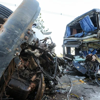 Duas pessoas morrem em acidente na RS-122, em Caxias do Sul. A colisão ocorreuno km 80 da rodovia estadual.<!-- NICAID(16092517) -->
