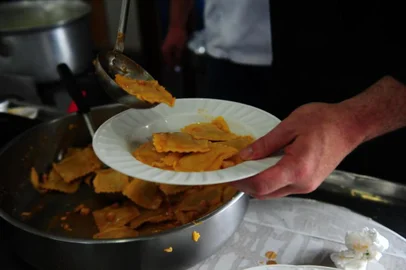 7ª Fenamassa em Antônio Prado. Na foto, campeonato de comer tortei<!-- NICAID(15263599) -->