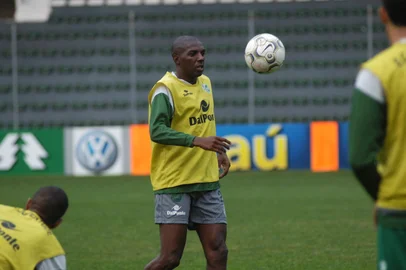 Treino do juventude no estádio Alfredo Jaconi.Jogador Reinaldo Aleluia - atacante.<!-- NICAID(974512) -->
