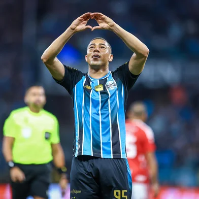 Grenal 454RS - FUTEBOL/COPA DO BRASIL 2026 /GRENAL 454 - ESPORTES - Lance da partida entre Gremio e Internacional disputada na noite desta quinta-feira, na Arena do Gremio, valida pelas quartas de final da Copa do Brasil 2026. FOTO: LUCAS UEBEL/GREMIO FBPAEditoria: SPOLocal: Porto AlegreIndexador: Lucas UebelSecao: futebolFonte: Gremio.netFotógrafo: Grenal 454<!-- NICAID(16359246) -->