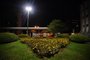 CAXIAS DO SUL, RS, BRASIL (04/03/2019)Prefeitura de Caxias do Sul substituirá luminárias com lâmpadas de vapor de sódio por luminárias de LED. Na foto, luminárias instaladas no pátio em frente ao Centro Administrativo. (Antonio Valiente/Agência RBS)<!-- NICAID(13981847) -->