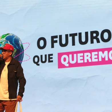 CAXIAS DO SUL, RS, BRASIL, 20/08/2024. UCS Teatro - Fundação Marcopolo realiza primeira edição de simpósio "O Futuro Que Queremos, para tratar do futuro de Caxias do Sul. Encontro promove intercâmbio cultural com iniciativas inovadoras implementadas em Medellín, na Colômbia. Painel: "Diálogos Para a Transformação Social e Segurança Pública", com o Sub-Comandante do 12º BPM, Major Wagner Carvalho dos Santos; e o rapper Chiquinho Divilas. (Porthus Junior/Agêncis RBS)Indexador: Porthus JUNIOR<!-- NICAID(15845143) -->