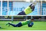 As armas de Caíque e Marchesín na disputa pela titularidade do Grêmio