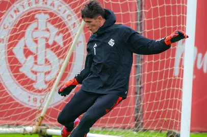 Rochet volta aos treinos no Inter<!-- NICAID(16070317) -->