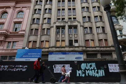 Porto Alegre, RS, Brasil - Fachada do Cine Teatro Imperial, também conhecido como Cinema Imperial, é um prédio histórico de Porto Alegre, capital do estado brasileiro do Rio Grande do Sul. O prédio está localizado na Rua da Praia e, em abril de 2004, foi tombado como patrimônio histórico municipal, a partir de aprovação pelo Conselho Municipal do Patrimônio Histórico e Cultural de Porto Alegre (Compahc). Foto: Jefferson Botega / Agencia RBSIndexador: jeff botega<!-- NICAID(15838554) -->