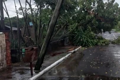 Chuva em Novo Hamburgo, bairro Canudos. Crédito: DuduNews Schmitz / Arquivo Pessoal<!-- NICAID(15650254) -->