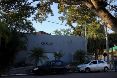 Porto Alegre, RS, Brasil, 15/05/2023 - O Chalaça Bar, que encerrou atividades na Zona Sul em 2020, em meio à pandemia, após mais de 20 anos de funcionamento, estaria voltando como pub. Localizado no bairro Ipanema, o local era referência em gêneros musicais como sertanejo, samba, funk e pagode. Vamos confirmar essa reabertura e aproveitar para contar a história do lugar - Foto: Anselmo Cunha/Agência RBS<!-- NICAID(15429091) -->
