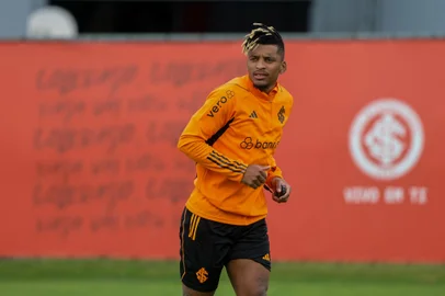 2023-09-08 Treino do Internacional no CT Parque Gigante. Foto Ricardo Duarte/InternacionalNa foto: Dalbert, lateral-esquerdo do Inter<!-- NICAID(15535779) -->
