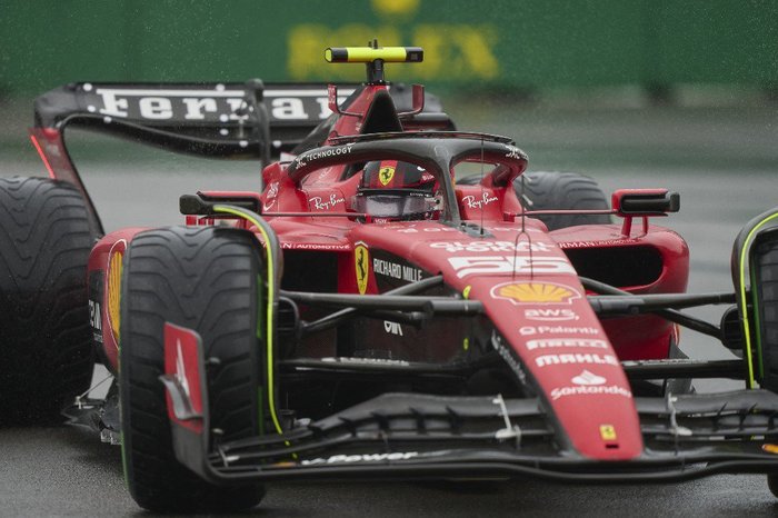 GEOFF ROBINS / AFP