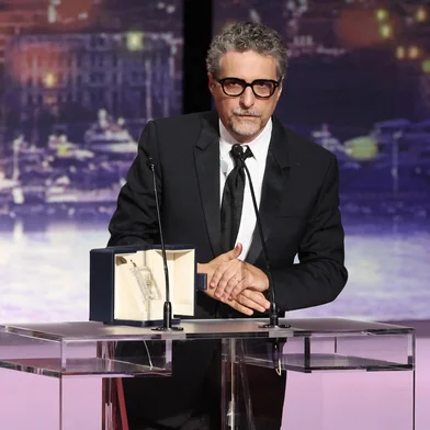 Brazilian director Kleber Mendonca Filho accepts the Best Actor Prize on behalf of Brazilian actor Wagner Moura for the film "O Agente Secreto" (The Secret Agent) during the Closing Ceremony at the 78th edition of the Cannes Film Festival in Cannes, southern France, on May 24, 2025. (Photo by Sameer AL-DOUMY / AFP)<!-- NICAID(16045221) -->