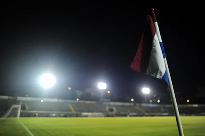 CAXIAS DO SUL, RS, BRASIL, 20/04/2024. SER Caxias x Athletic-MG, partida de estreia do clube grená na Série C do Campeonato Brasileiro, no Estádio Centenário. (Bruno Todeschini/Agência RBS)Indexador: BTK<!-- NICAID(15740551) -->