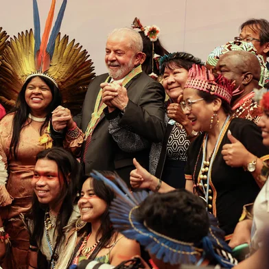 Brazilian president-elect Luiz Inacio Lula da Silva, poses for a group photograph with  representatives of his country's indigenous people, during the COP27 climate conference in Egypt's Red Sea resort city of Sharm el-Sheikh, on November 17, 2022. (Photo by AHMAD GHARABLI / AFP)<!-- NICAID(15268071) -->