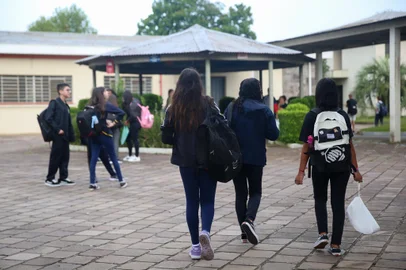 CAXIAS DO SUL, RS, BRASIL, 20/02/2024. Volta às aulas na rede municipal de Caxias do Sul. Alunos da Laurindo Formolo voltam às aulas em novo prédio, enquanto estudantes de duas escolas seguem fora das sedes em Caxias. (Bruno Todeschini/Agência RBS)<!-- NICAID(15684161) -->