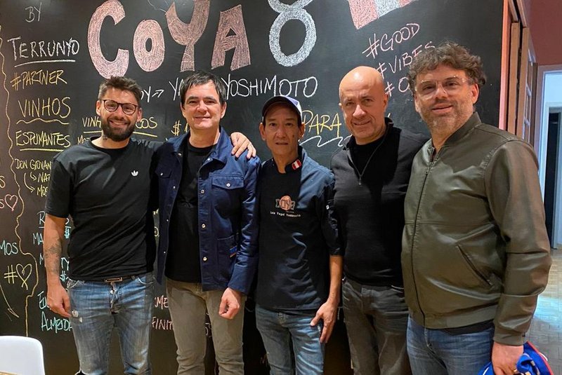 Depois do último show da turnê de despedida em Porto Alegre, a banda Skank, com Samuel Rosa e companhia, escolheu o restaurante Coya, comandado pelo chef Luis Yagui, para a saideira.<!-- NICAID(15058900) -->